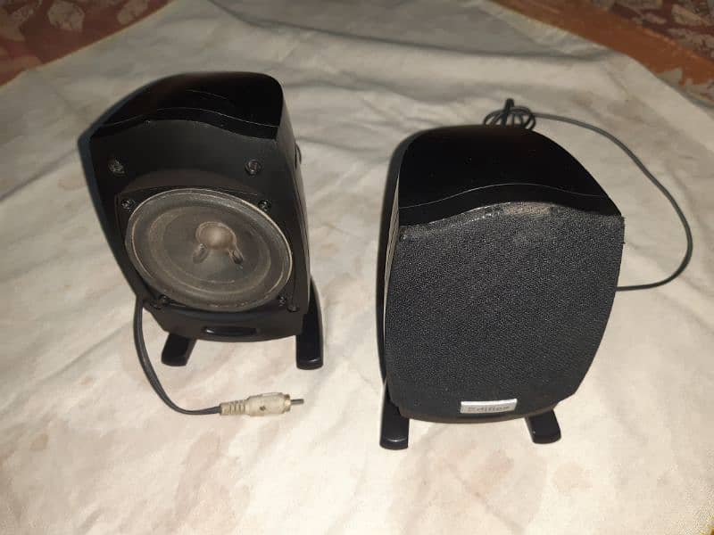 Edifier 2.1 sound system good condition 12