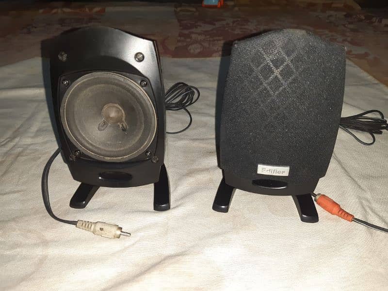 Edifier 2.1 sound system good condition 13