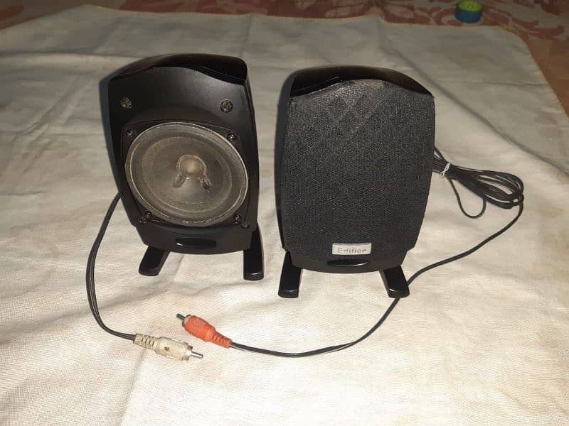 Edifier 2.1 sound system good condition 19