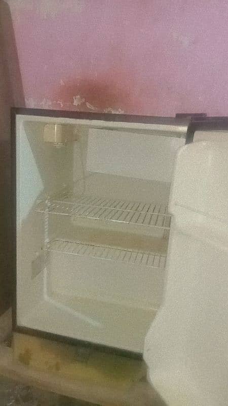 mini refrigerator good condition 4