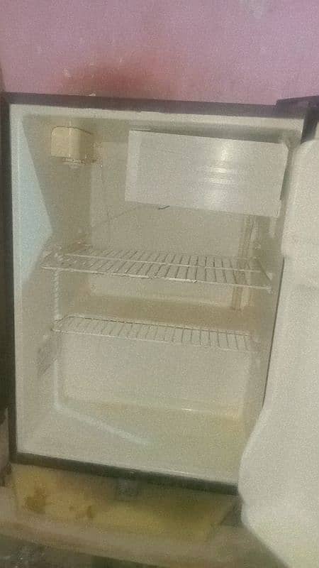 mini refrigerator good condition 6