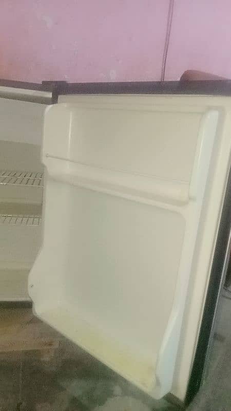 mini refrigerator good condition 7