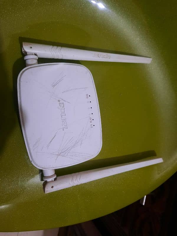 Tenda wireless N300 modem router 4