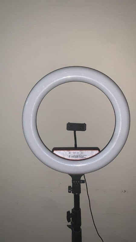 RING LIGHT AND STAND 1