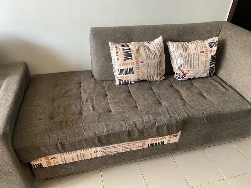 selling L shape 6 seater sofa 4