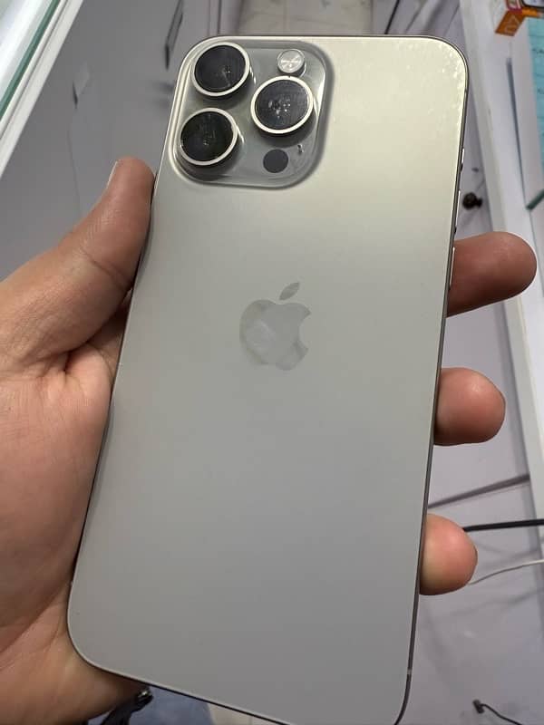 iPhone 15 pro max 0