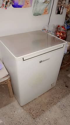 glass door freezer mini size bilkul new hai new model hai