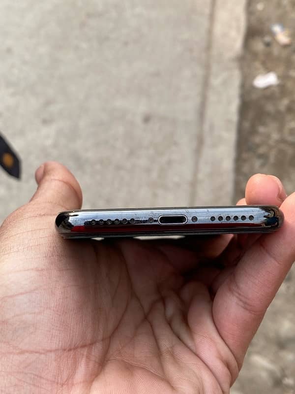 Apple iPhone X 4