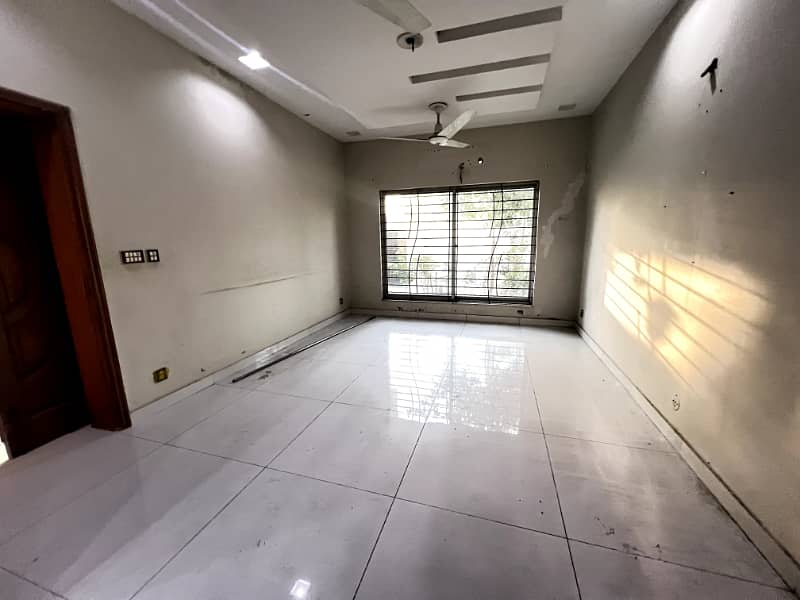 10 Marla Beautiful House With Gas Available For Rent In Lake City Sector M-5 2