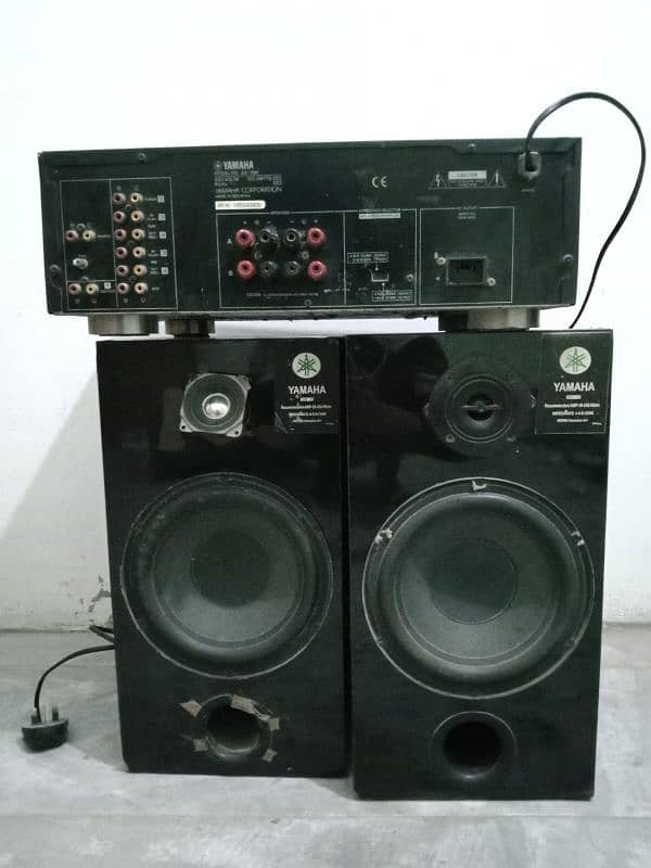 yamaha 6 inch Speakers with orignal yamaha mixer 10/10 condition 0