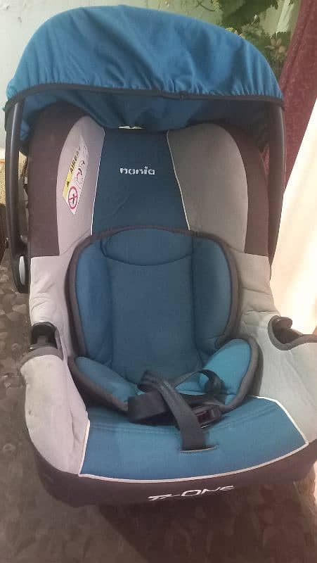 Car seat and carry cot 1