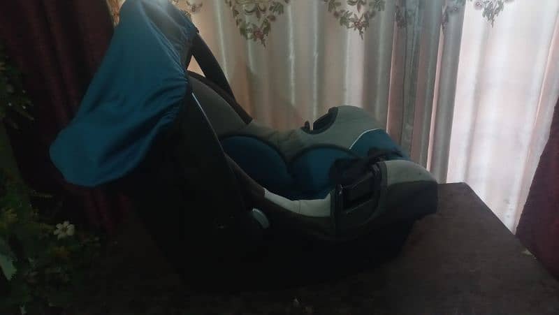 Car seat and carry cot 4