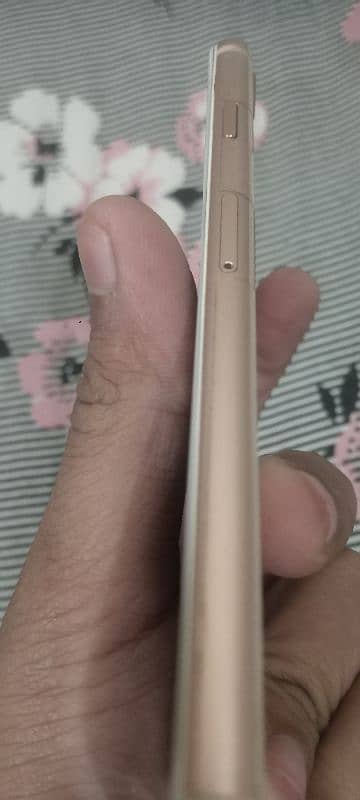 Iphone 8 64gb non pta in genuine condition 5