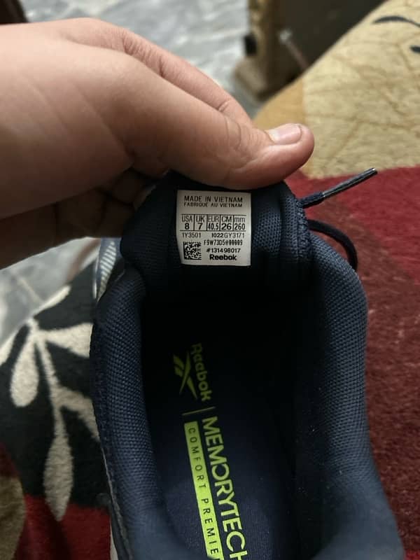 reebook  furelform  joggers dark blue couler only 1 time used 0