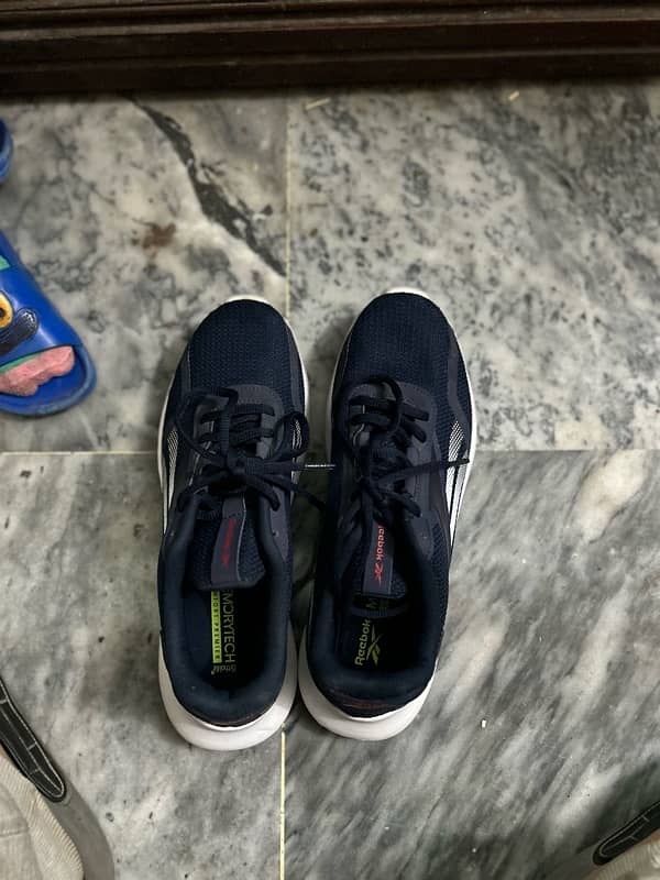 reebook  furelform  joggers dark blue couler only 1 time used 8