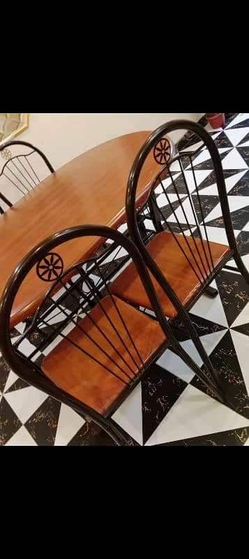 Iron Dinning with Chairs 4