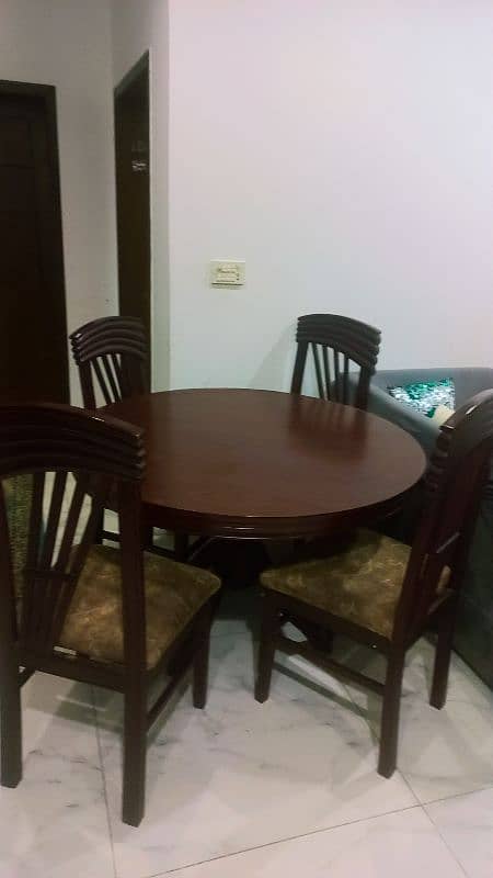 4 chairs round dining table. solid wood 0