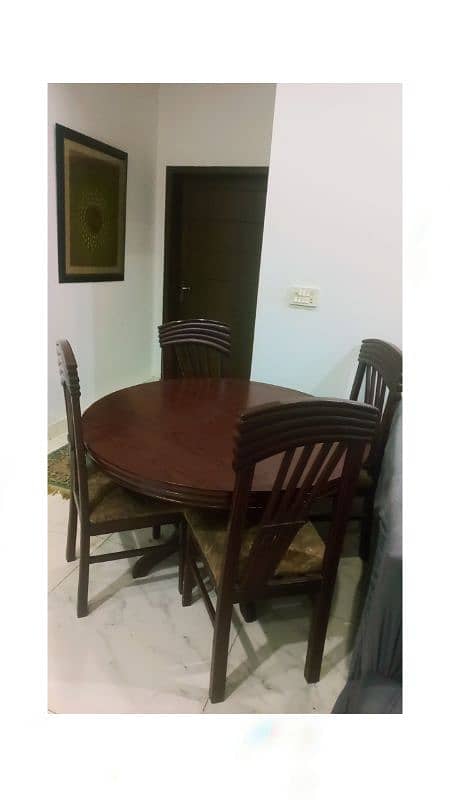 4 chairs round dining table. solid wood 1