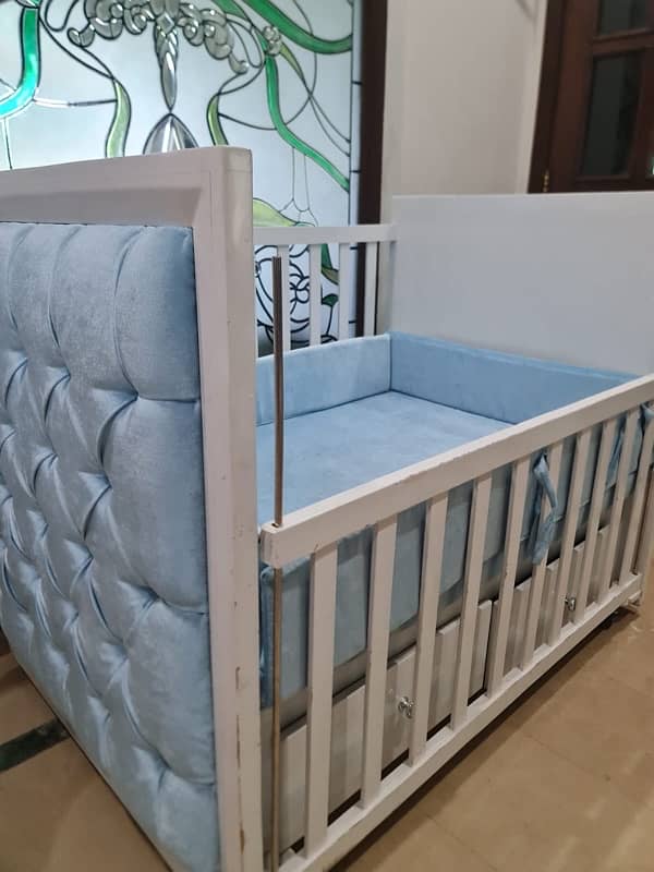 luxury baby cot 1