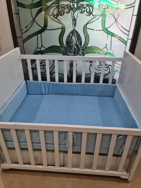 luxury baby cot 2