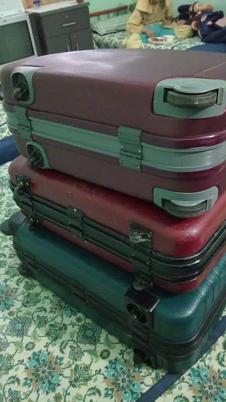 3 Suite cases 2