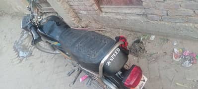 I sell my bike hi speed 2020 use condition ok engine good open leter