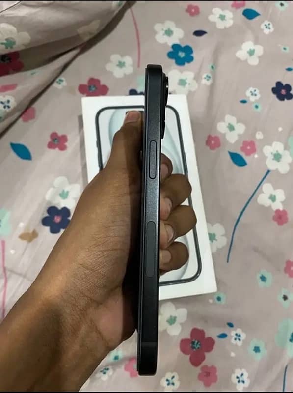 IPHONE 15 128GB JV WITH BOX 1