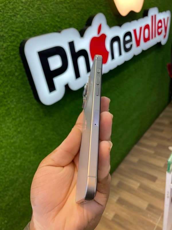 iphone 15 pro max 256/ HK factory unlock 1