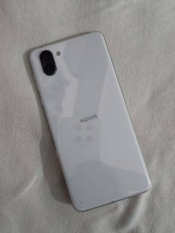 Sharp Aquos R3 0