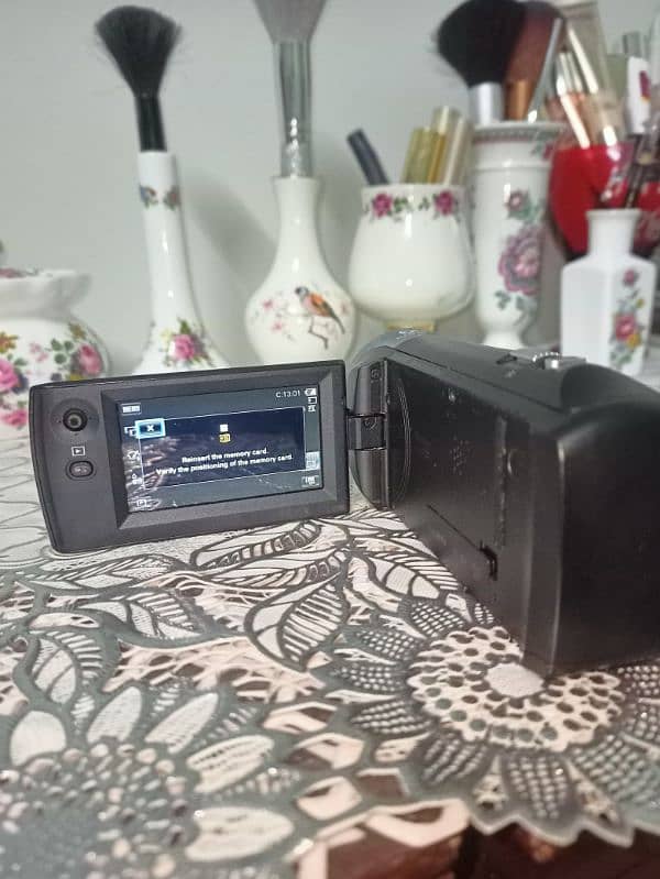 Sony Handycam HDR-CX405 9.2 Mp exchange possible with sony dslr 3