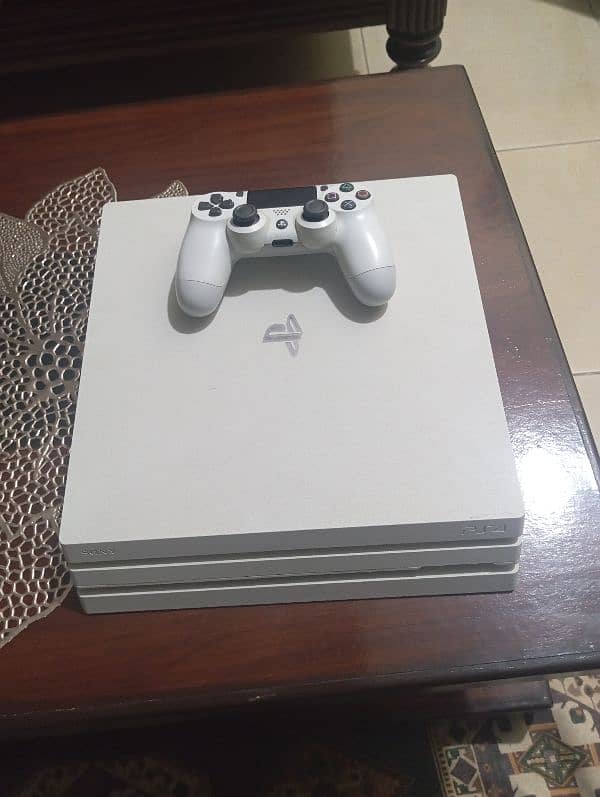 PS4 Pro white 0