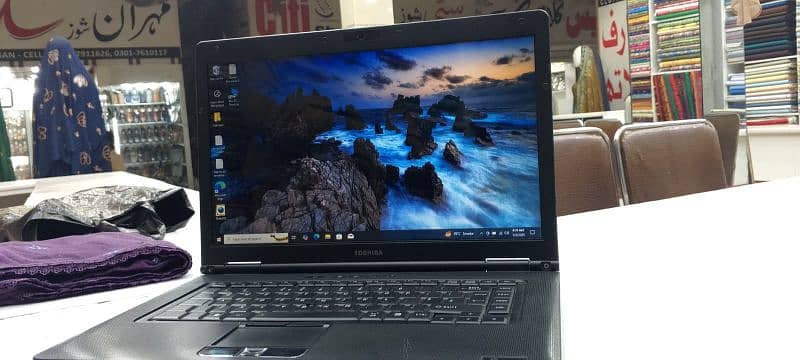 4gb ram 250gb hard i3 1st window 10 spotted no fault all ok 3