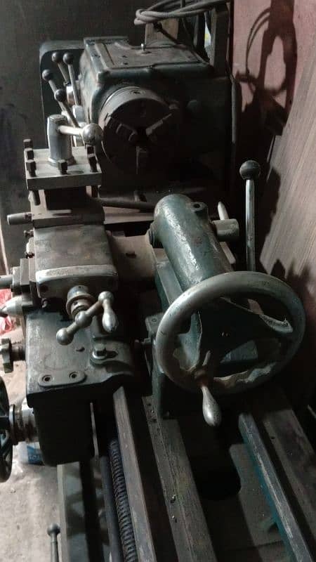 lathe machine for sale condition is good working machine 1