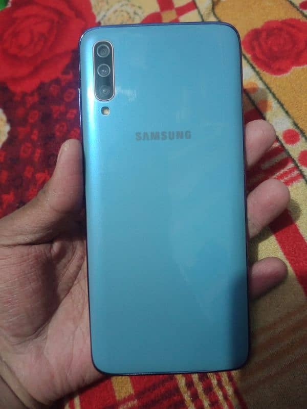 Samsung Galaxy A70 6/128 with box 1