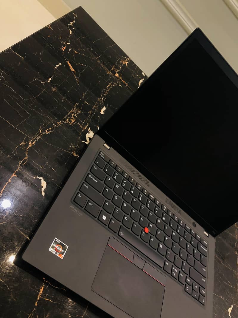 Lenovo ThinkPad T14s (Gen 3) AMD RYZEN 7 Pro 6850U 16 GB RAM 256 GB 0