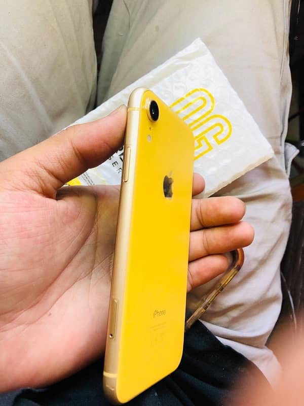 iphone XR, waterpack, 128gb lush condition 10/10. 5