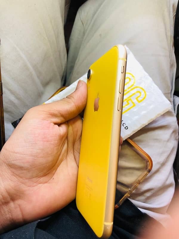 iphone XR, waterpack, 128gb lush condition 10/10. 6