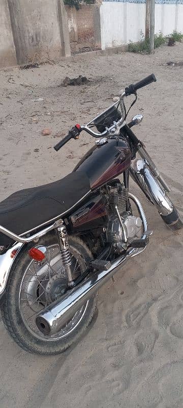 125 honda 2007 hai   full Ok hai hyd number hai koi km nh hai bike ma 0