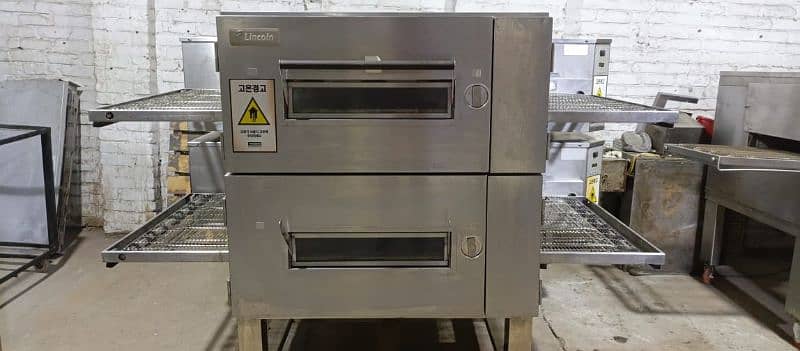 Lincolin impinger conveyor belt pizza oven 32" , fast food setup 1