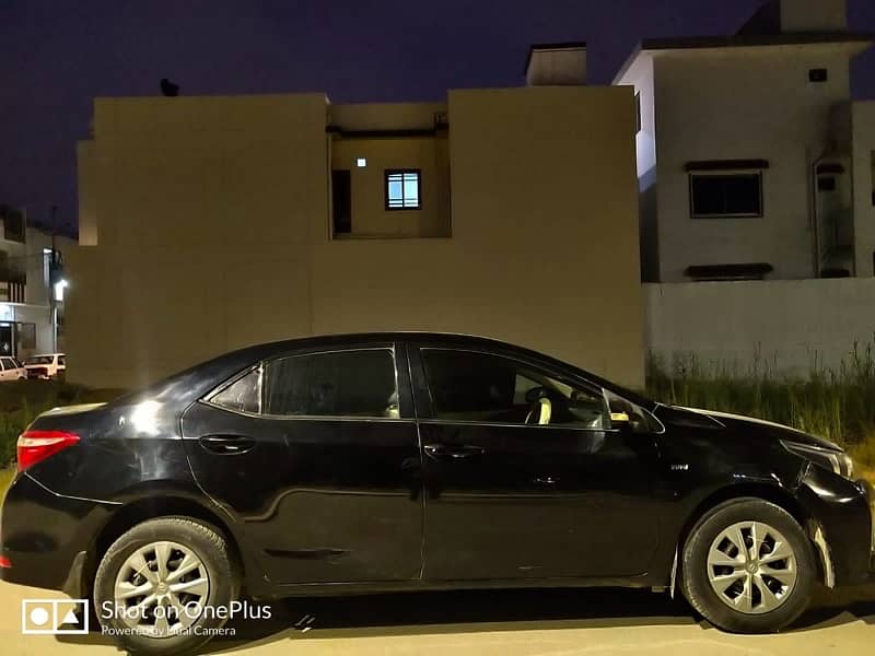 Toyota Corolla GLI 2015 black colour 10/10  condition 3