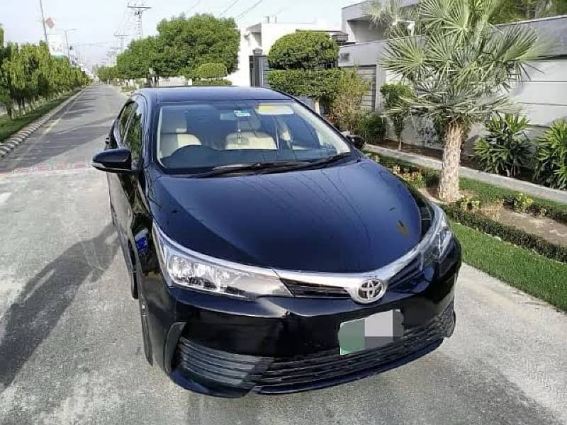 Toyota Corolla GLI 2015 black colour 10/10  condition 4