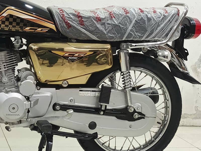 Honda CG 125  2024 Model Gold Edition 4