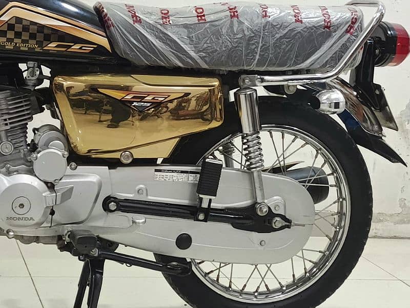 Honda CG 125  2024 Model Gold Edition 6