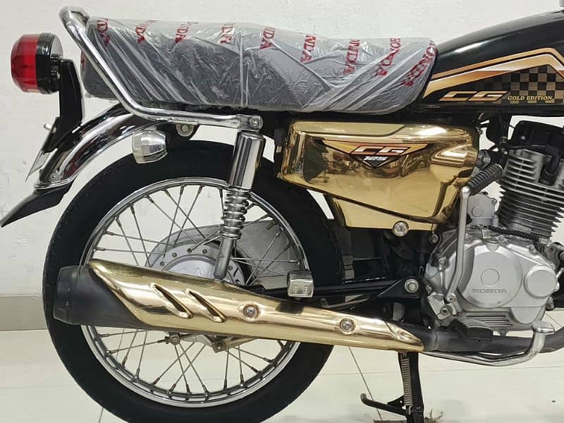 Honda CG 125  2024 Model Gold Edition 8