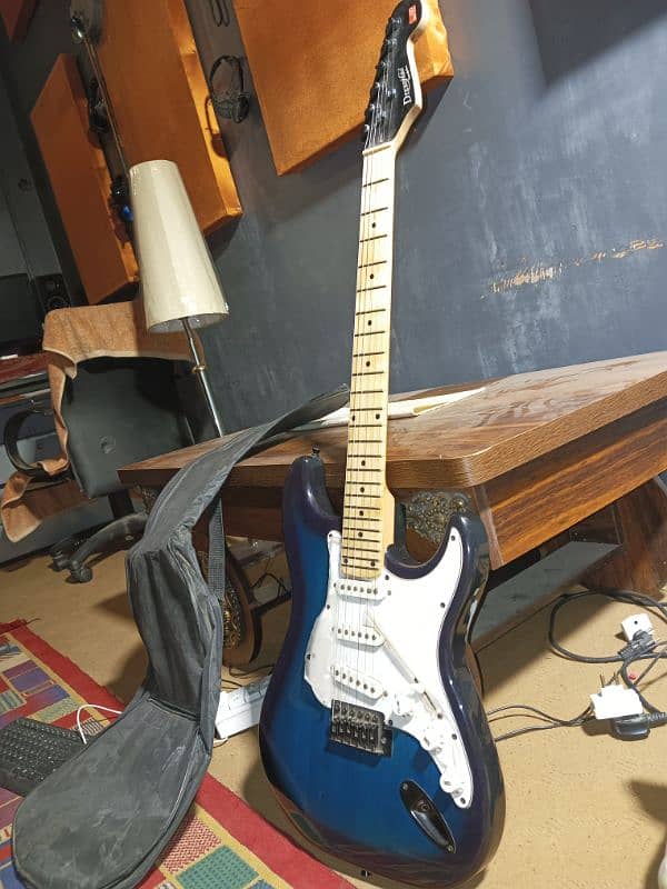 Electric Guitar urgent sell - Bilkul New hai - Sound Amazing hai 0