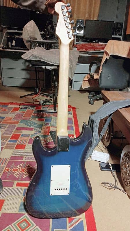 Electric Guitar urgent sell - Bilkul New hai - Sound Amazing hai 4