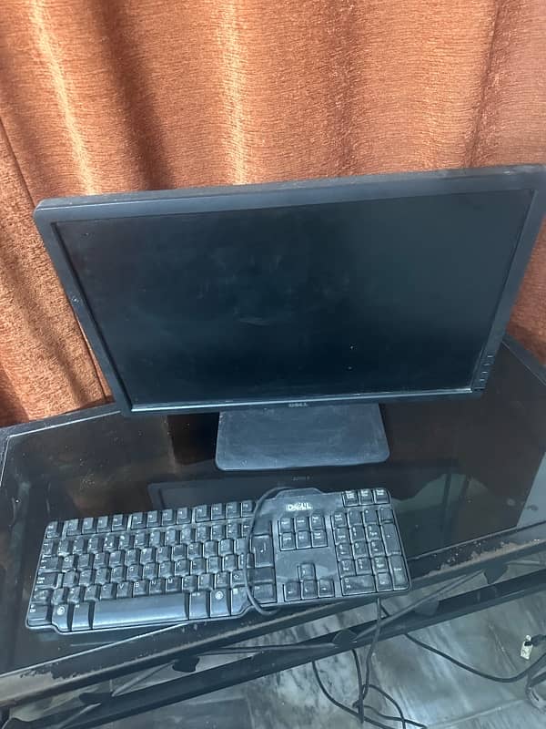 dell Monitor and keyboard 0