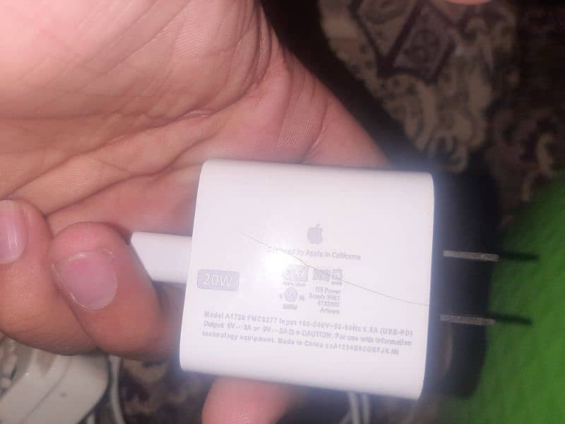 urgent sale Iphone charger 0