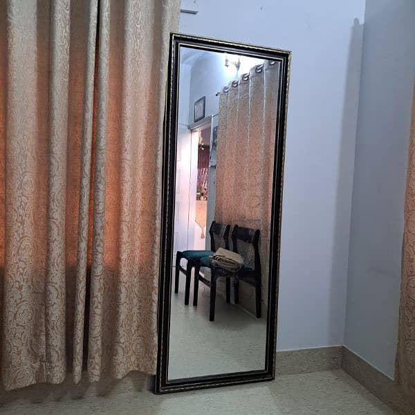 I m selling a mirror in a good condition 1