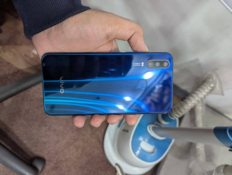 vivo y15 with box 1